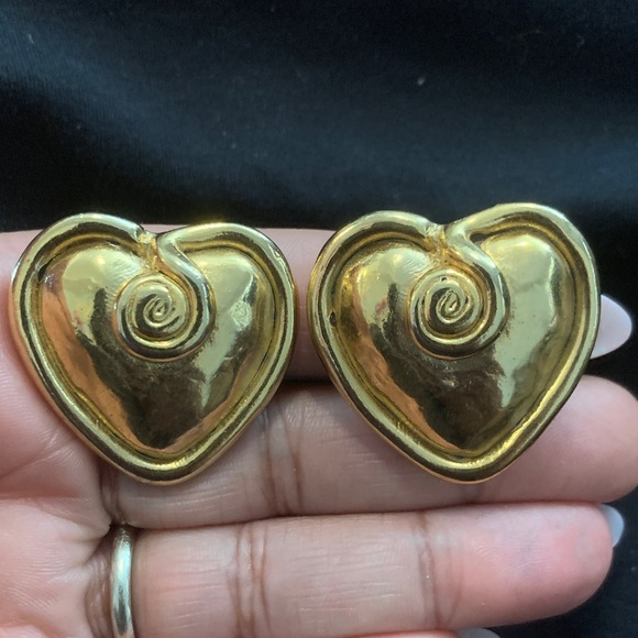 Jewelry - Vintage Gold Heart Clip on Earrings